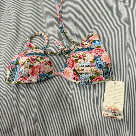 Agua Bendita Meraki
Belle Bikini Top in Sz Small - Picture 7 of 9